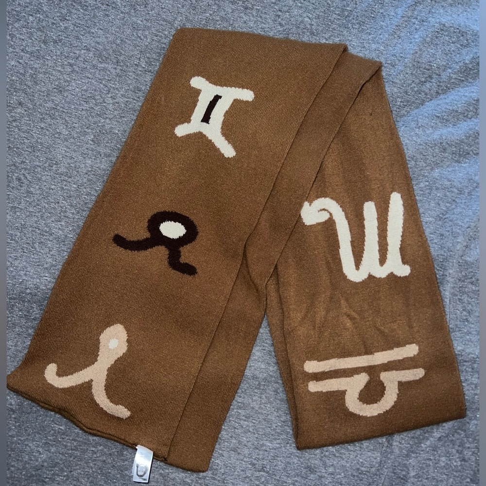 Los Ángeles apparel zodiac scarf